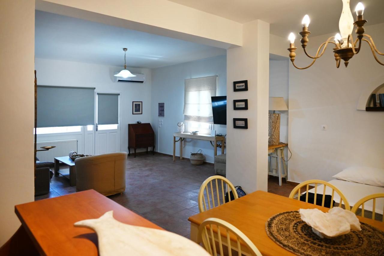 Holiday home Gtk Santorini House