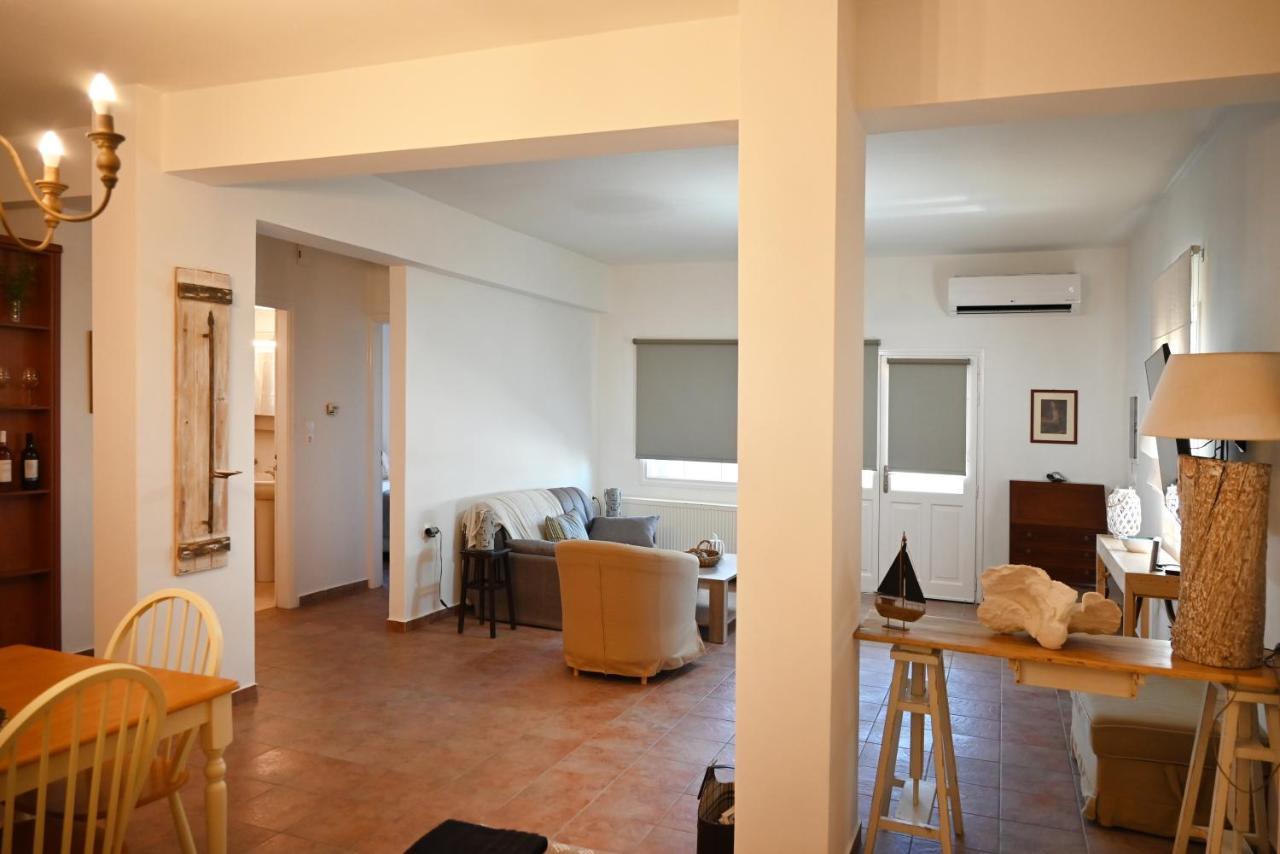 Holiday home Gtk Santorini House *